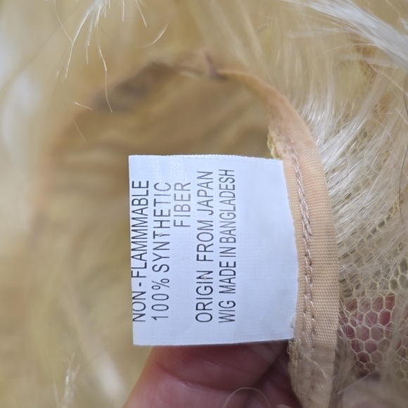 Blonde wig non flammable synthetic wig small - Picture 6 of 11